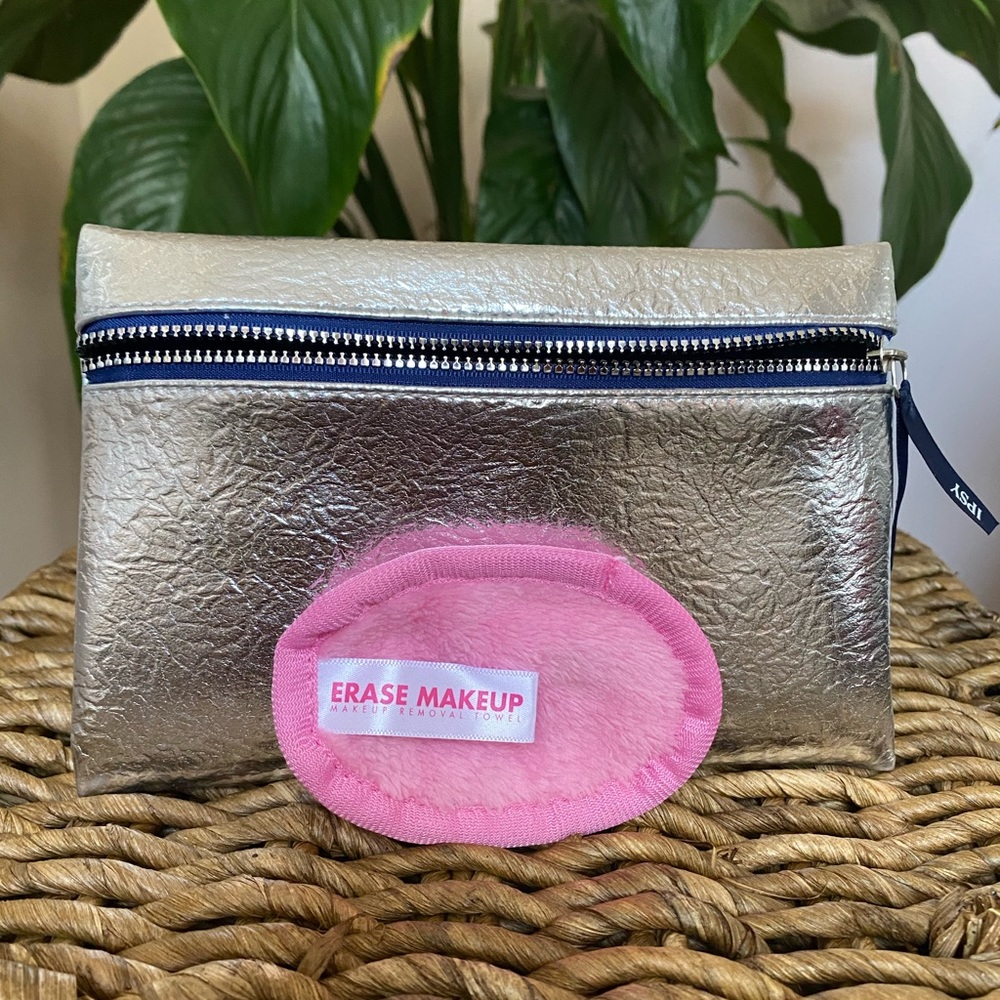 Makeup remover wipes